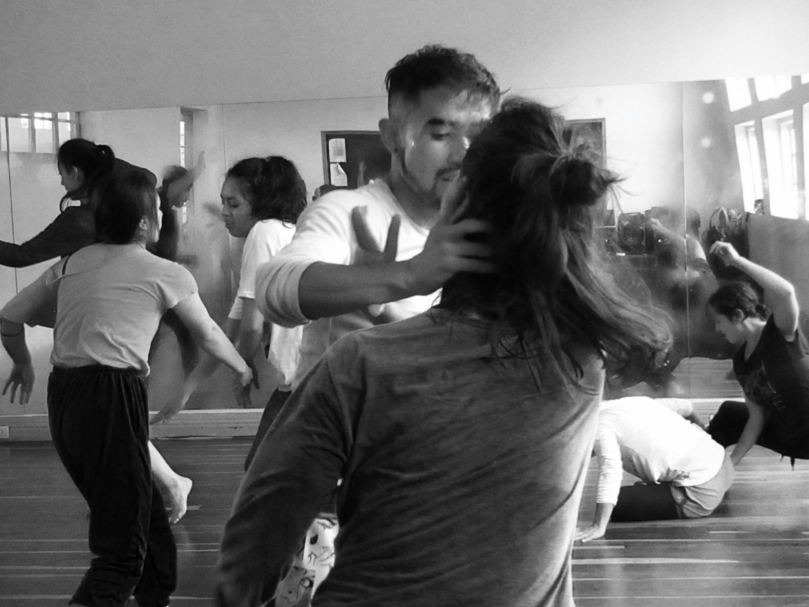 Leia mais sobre o artigo WORKSHOP DE DANÇA CONTEMPORÂNEA